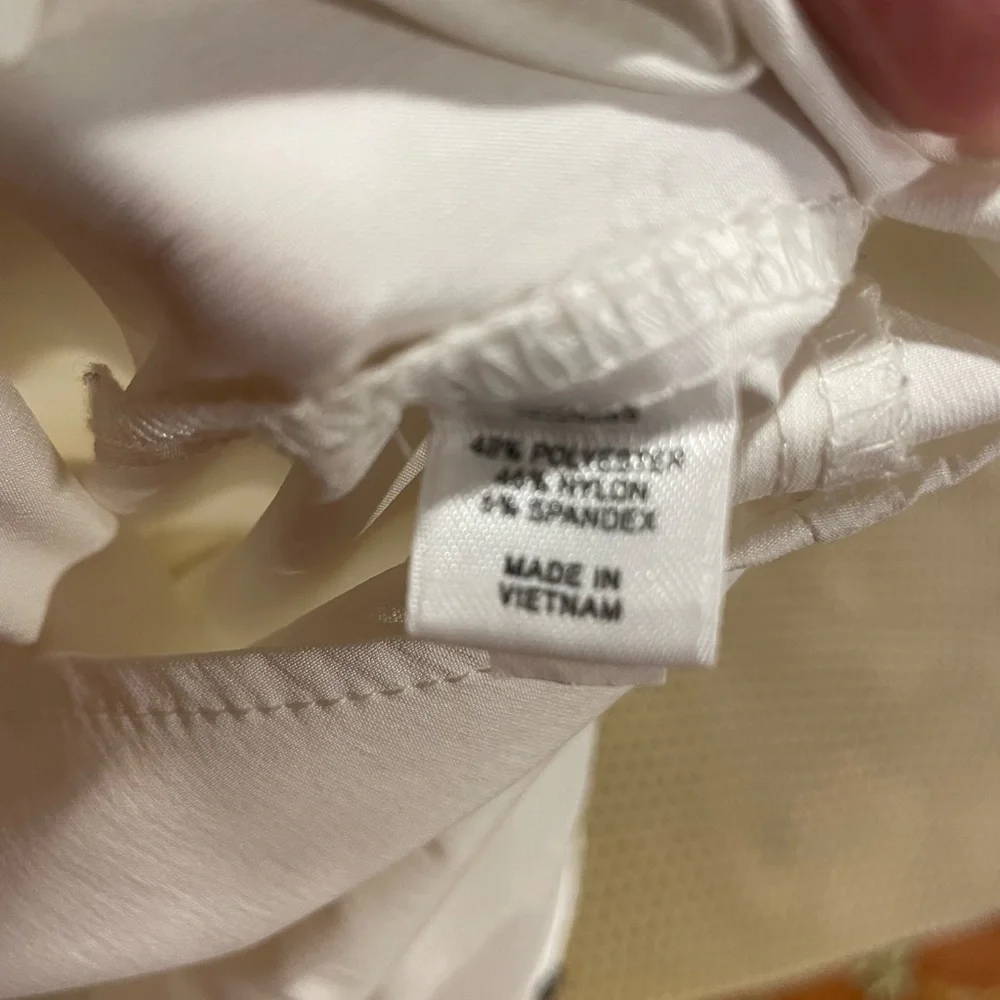 EXPRESS Cream classic blouse w/black button detail M - Picture 8 of 8
